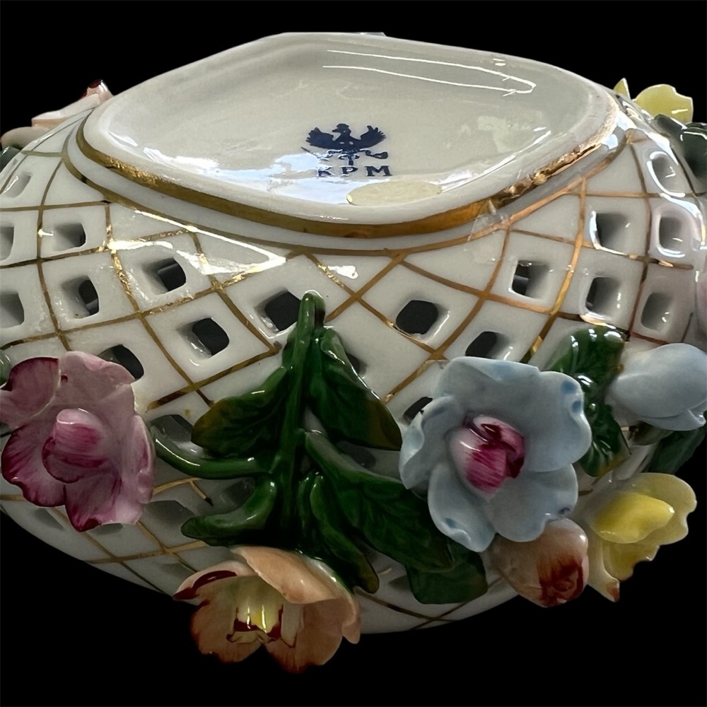 Vintage KPM Porcelain Lattice Flower Trinket Box Gold Trim - Picture 5 of 9